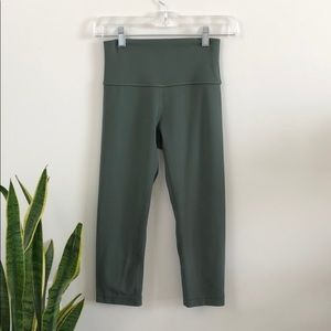 Dark green/olive Lululemon Align Cropped Capri's